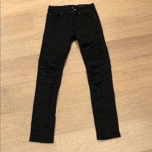 black ripped skinny jeans